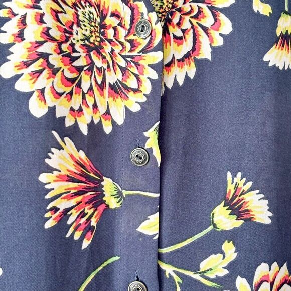 CAbi Daisy button down blouse Sz S - Picture 4 of 7